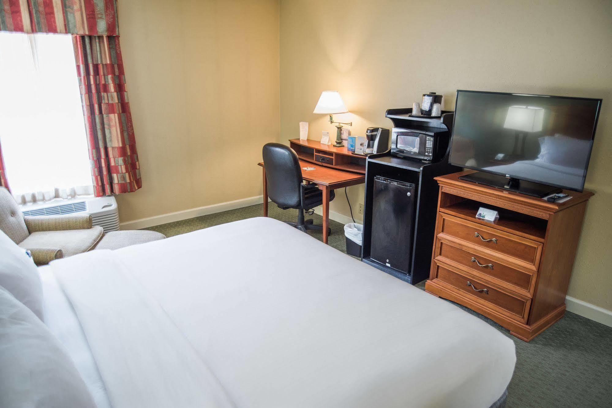 Holiday Inn Express Hotel & Suites Conover - Hickory Area By Ihg Exterior foto