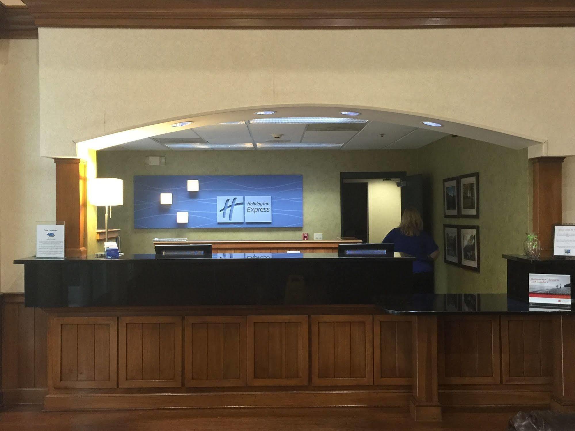 Holiday Inn Express Hotel & Suites Conover - Hickory Area By Ihg Exterior foto