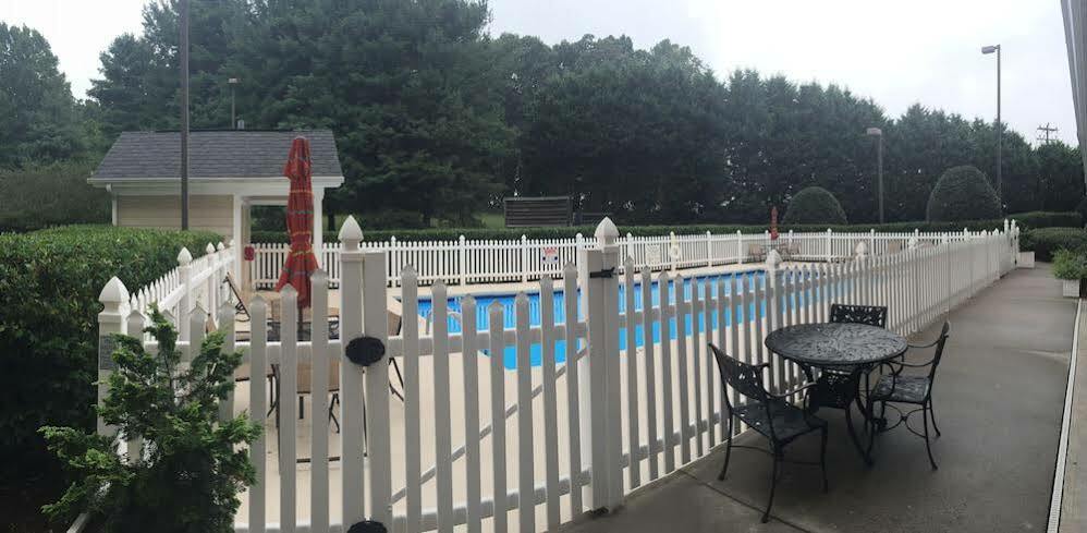 Holiday Inn Express Hotel & Suites Conover - Hickory Area By Ihg Exterior foto